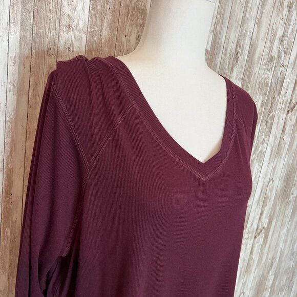 LuLaRoe NWT Cozy Hazel Long Sleeve Raglan V-neck Tee size 2X - Picture 2 of 7